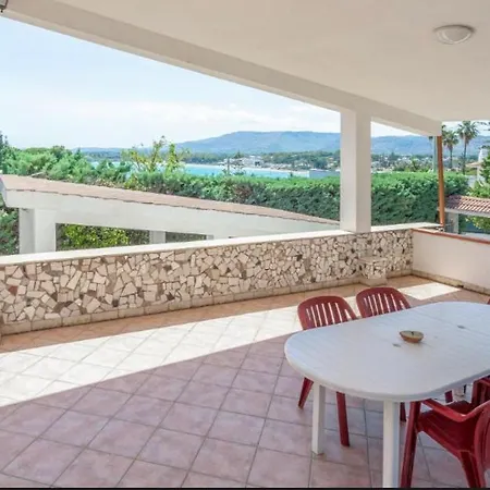 B&s Con Piscina Fontane Bianche