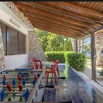 B&s Con Piscina